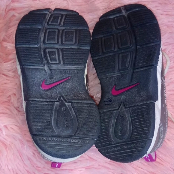 Kids' Nike Shoes - Picture 7 of 7